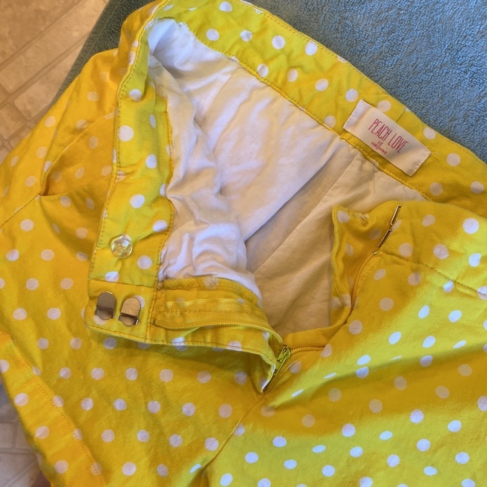 Yellow lined shorts with white dots size small - Picture 4 of 10